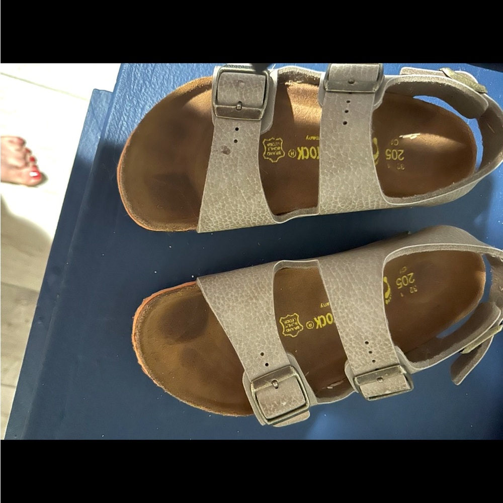 Girls Birkenstock sandals size 32 or 1-1.5